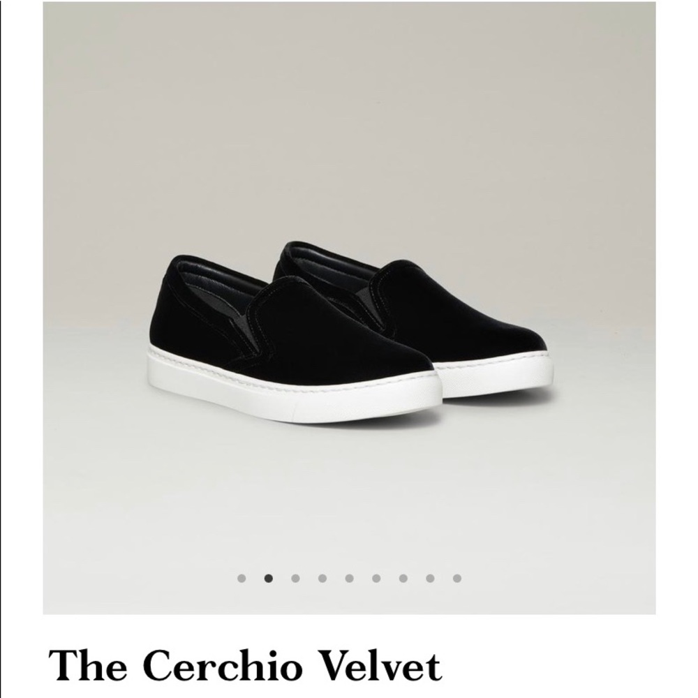 BEAUTIFUL NEW M.GEMI BLACK VELVET SLIP-ON SHOES (3)